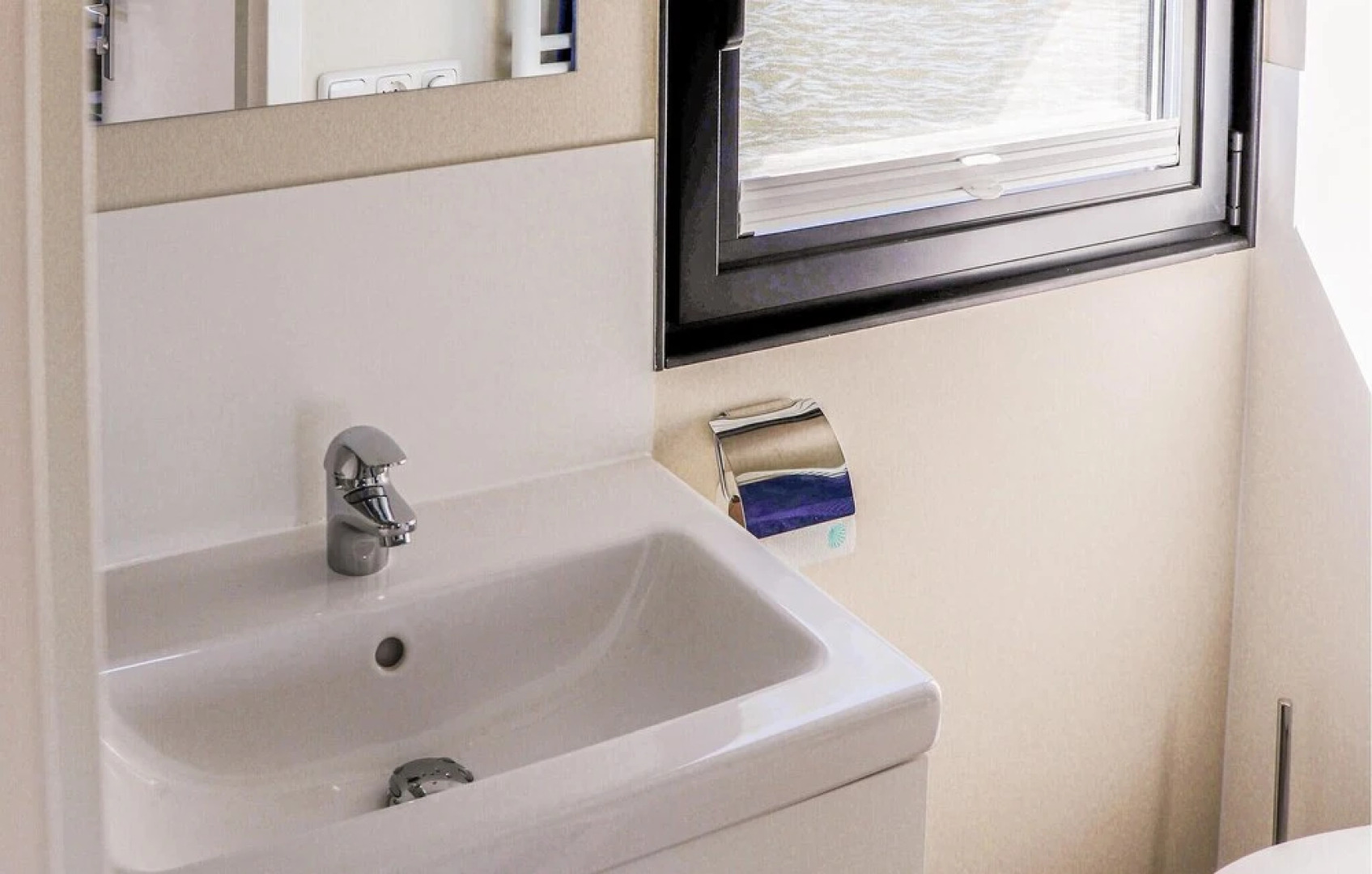 Amazing Ship/boat in Nieuwpoort With Wifi and 1 Bedrooms