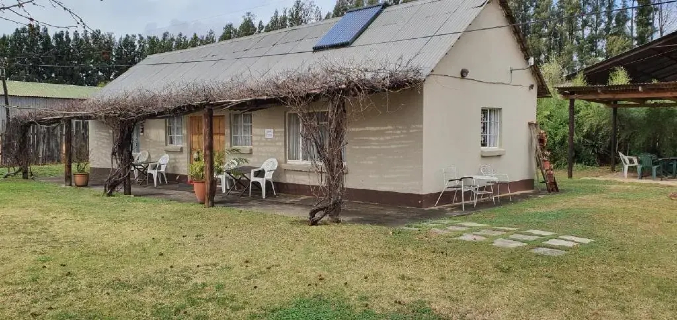 Drakensberg Bush Lodge and Backpackers