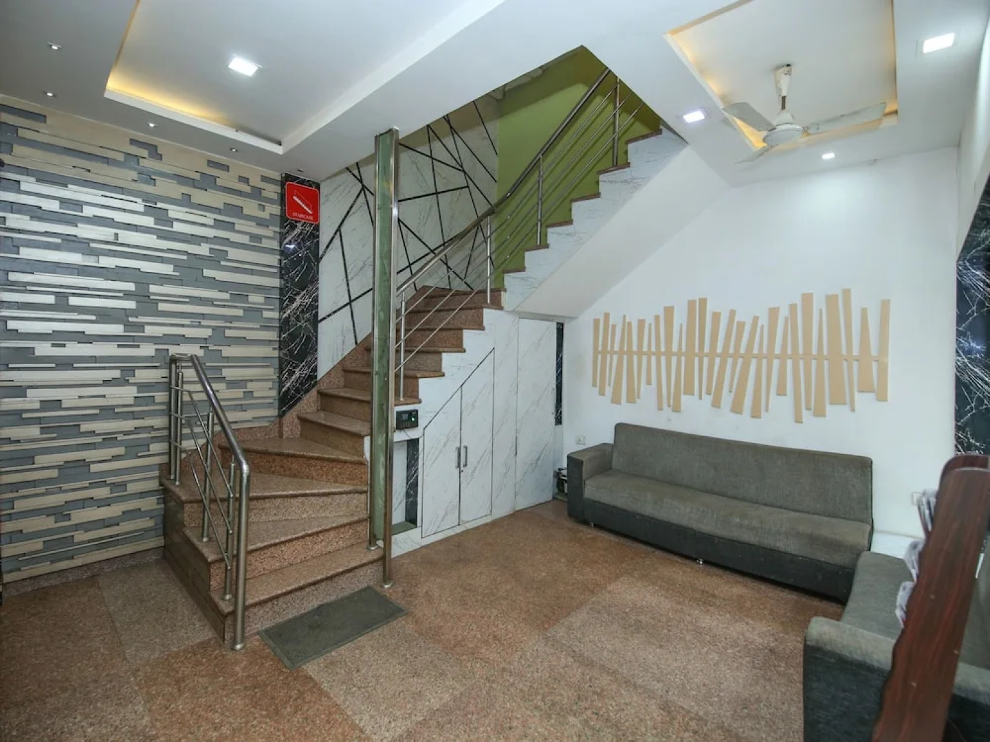 OYO 2155 Hotel Wardhman