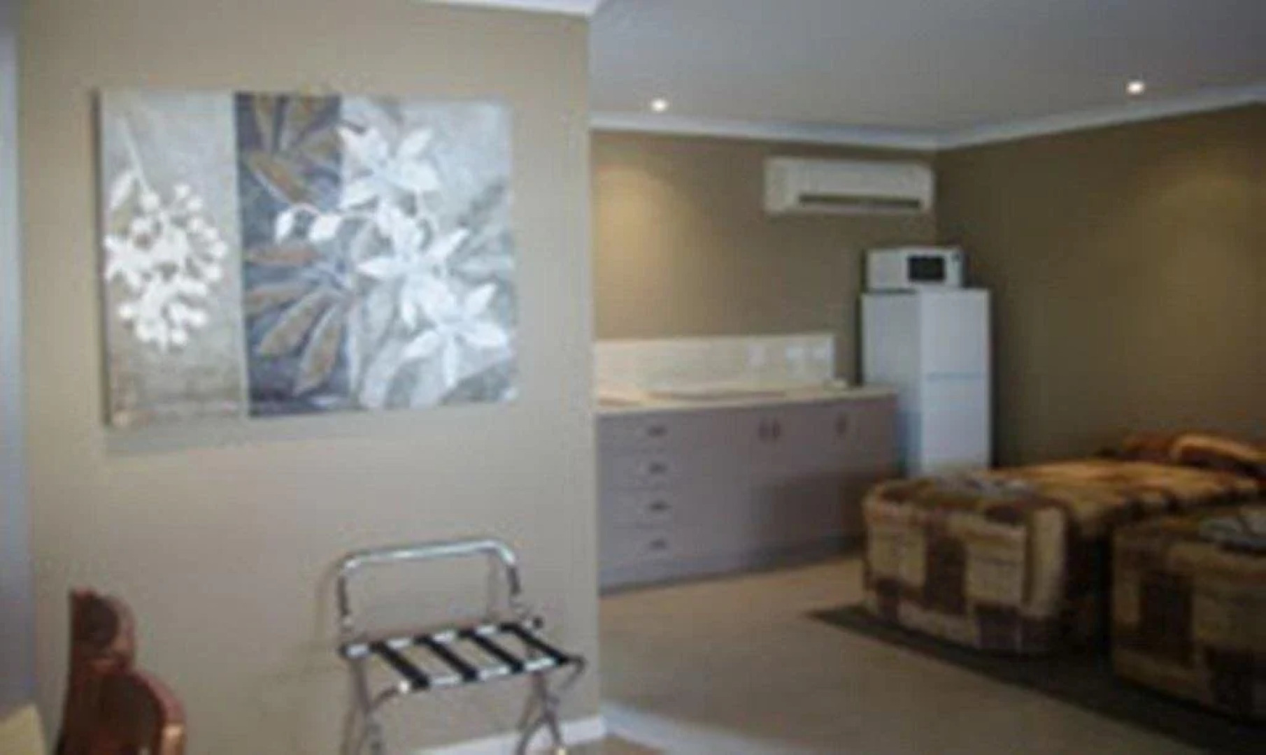 Cosmos Country motor inn