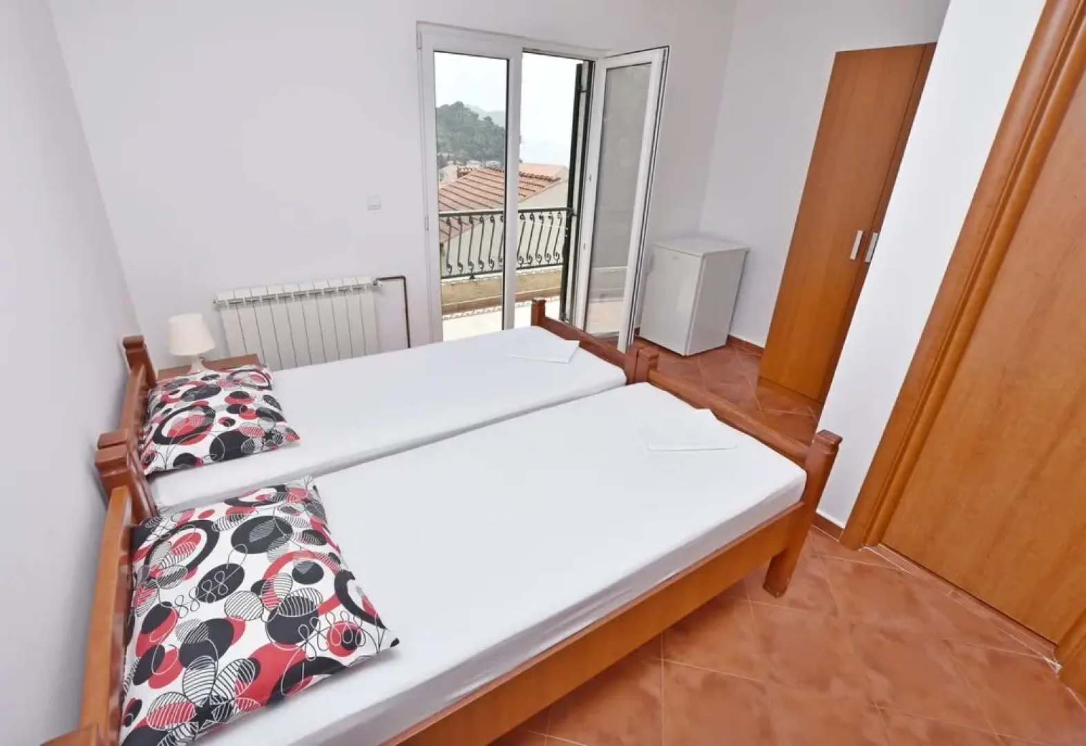Apartments and Rooms Iva