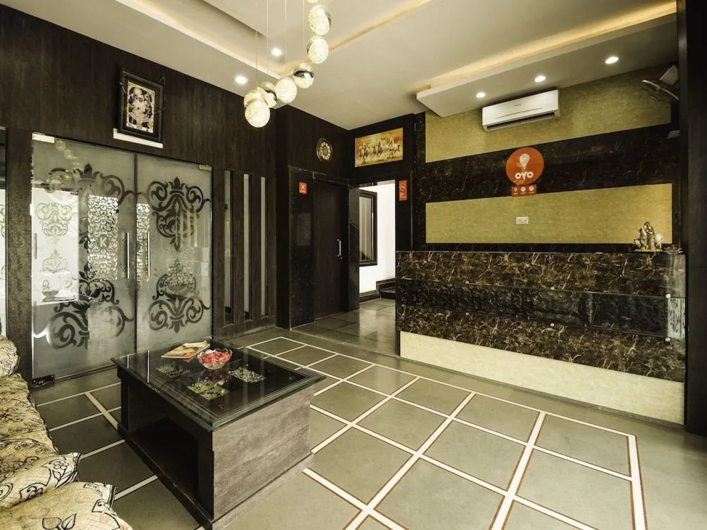 OYO 18262 Hotel White Tulip