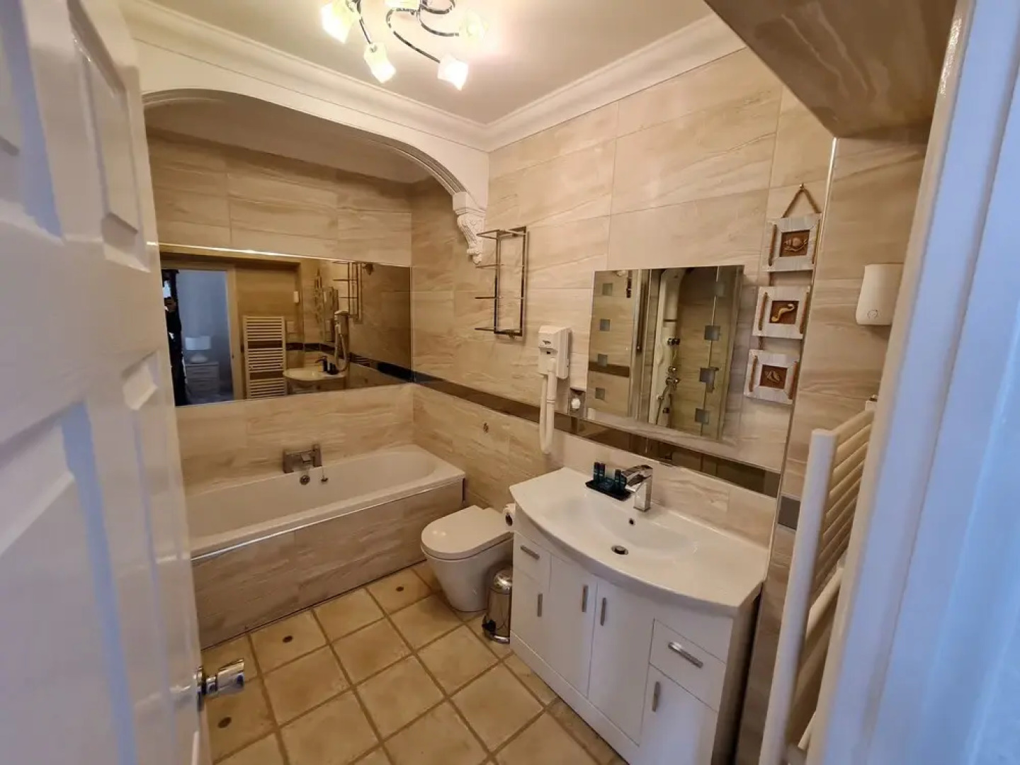 OYO Lavender House Hotel