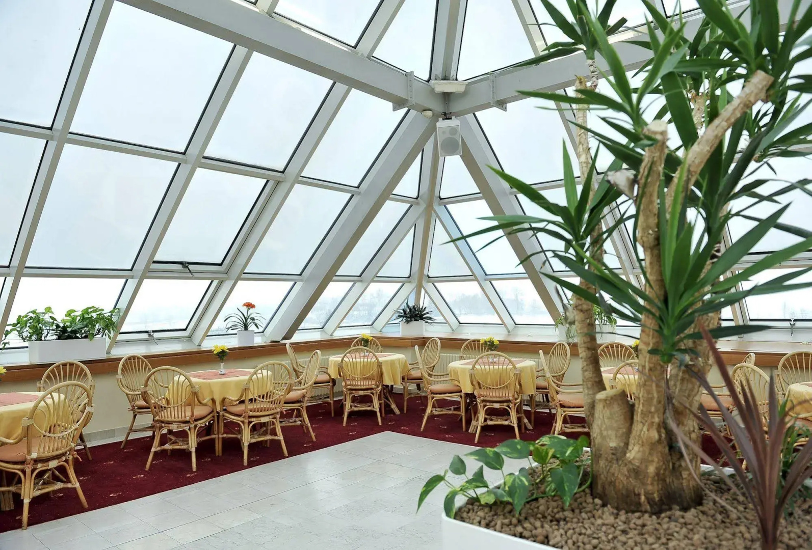 Lazensky Hotel Pyramida I