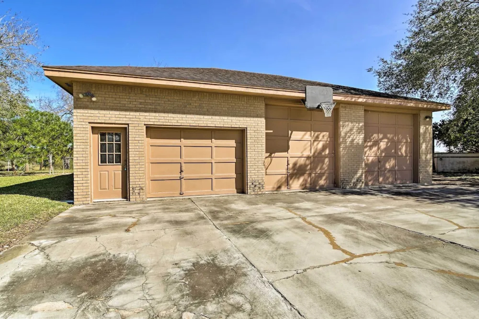 Pool & Game Room: Waterfront Harlingen Home