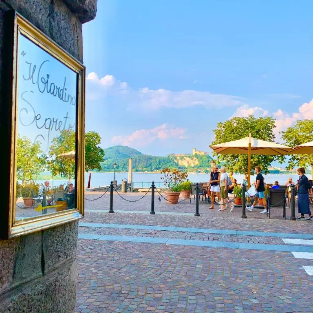 THE SECRET GARDEN ARONA VILLA in Piazza del Popolo 16 Historical Center