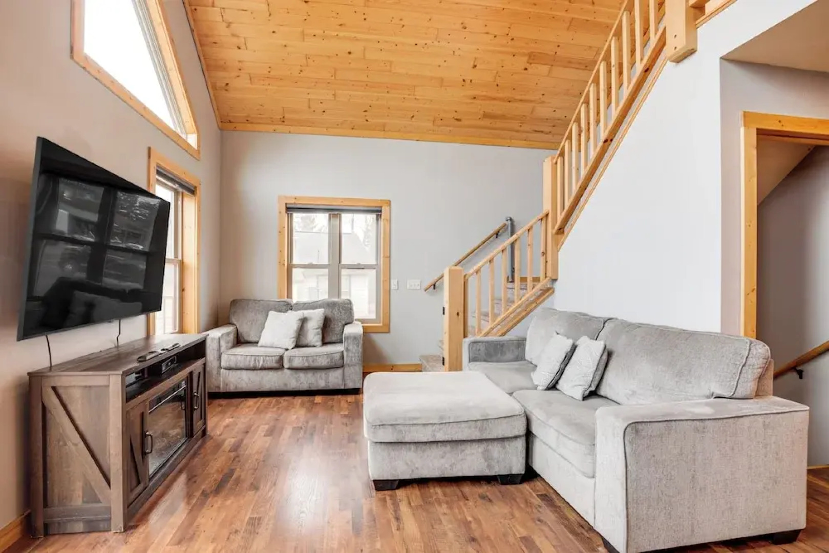 Boat Dock & Furnished Deck: Northwoods Lake House