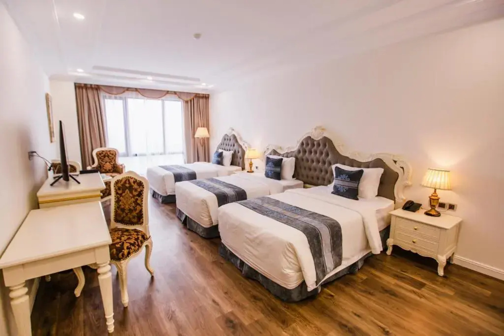 Minh Phu Diamond Palace hotel