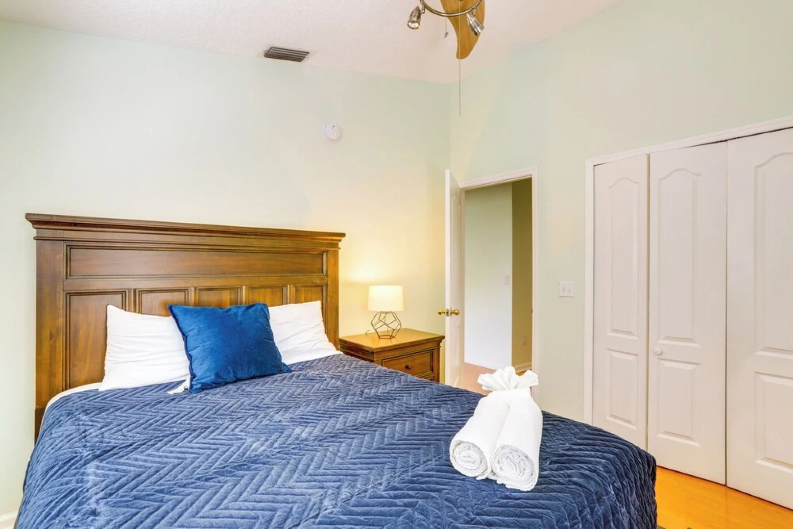 4 Mi to Beaches: Alluring Largo Hideaway!