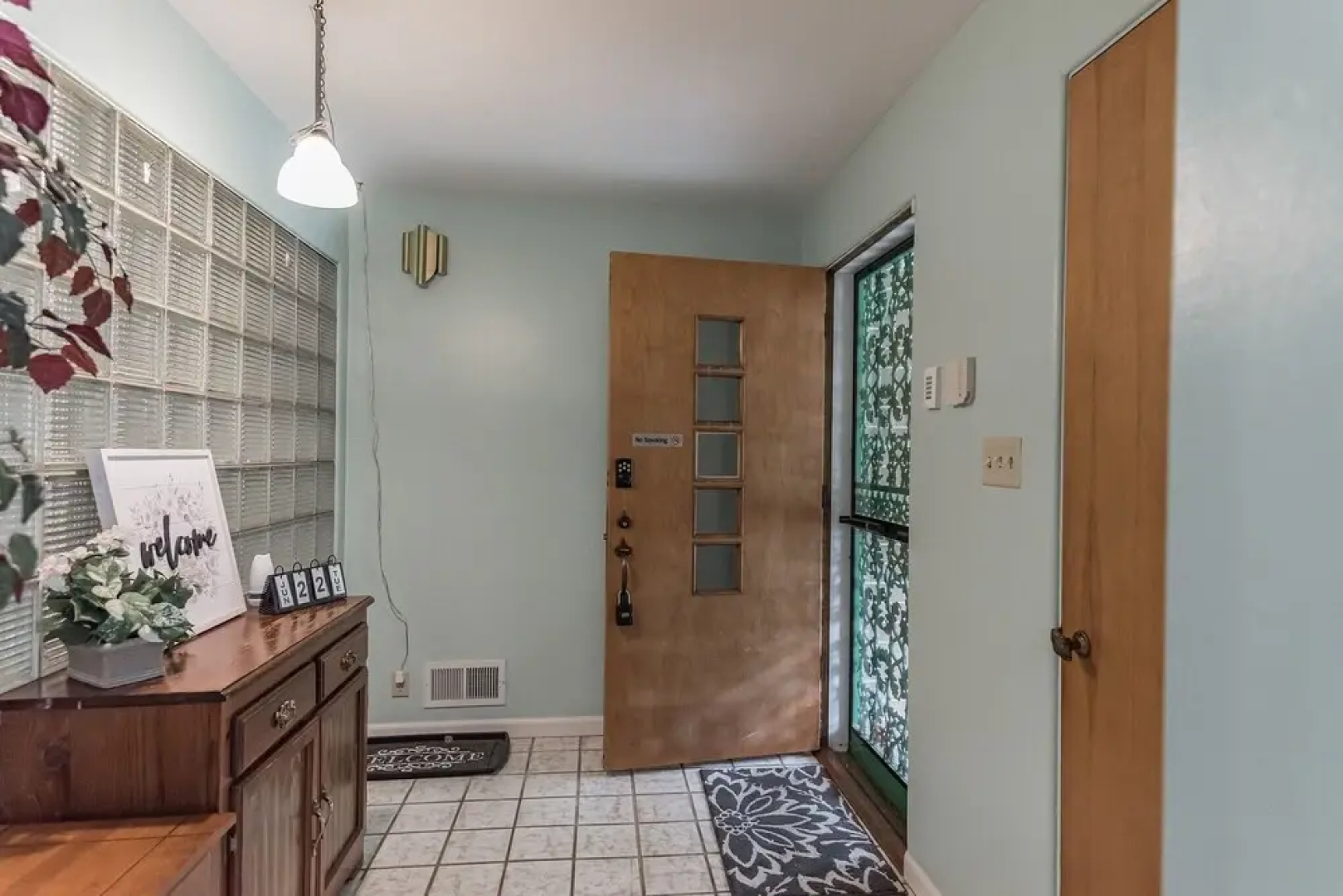 Quiet Comfy 2 Br Home In South Bend, Minutes From Notre Dame! Pet Friendly! 2 Bedroom Home by Redawning