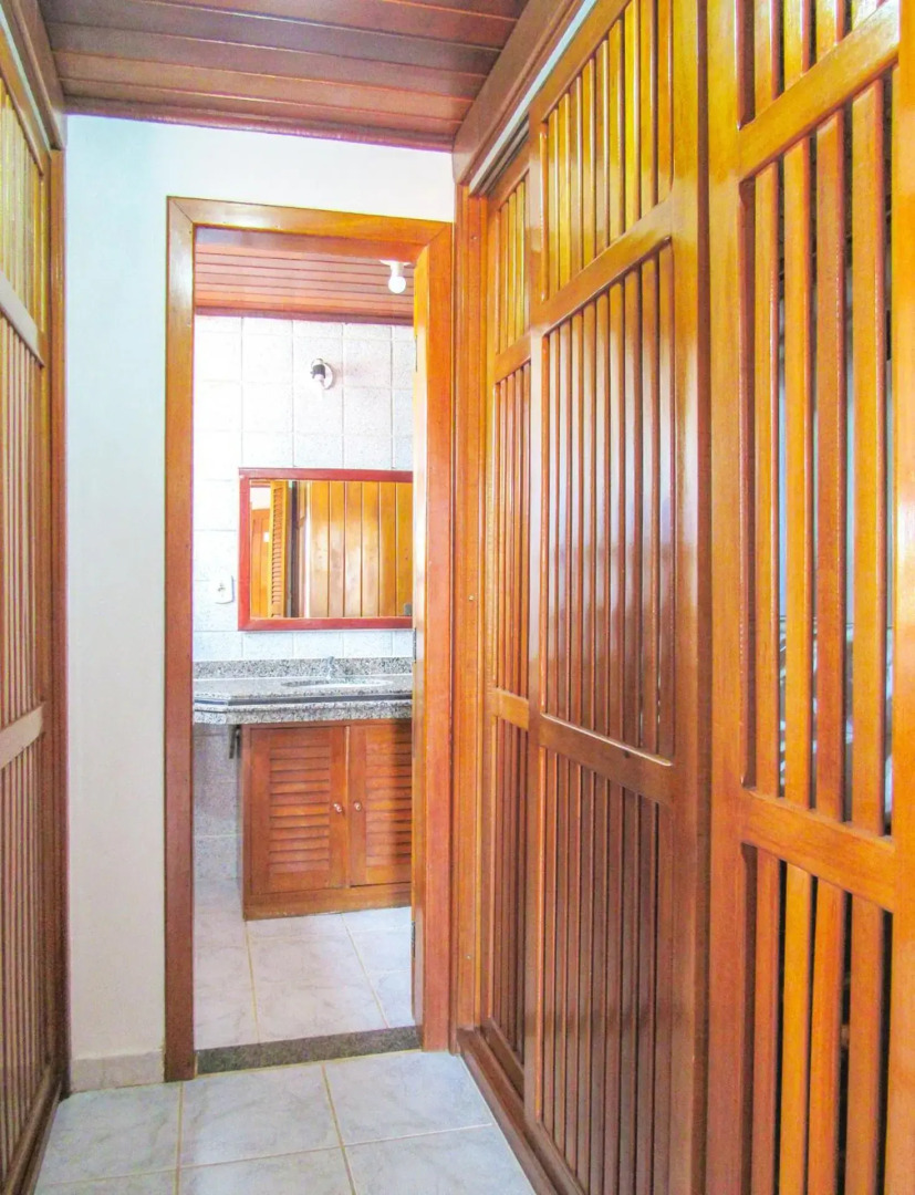 Casa com 4 Suítes, Piscina, Área Gourmet e Wifi