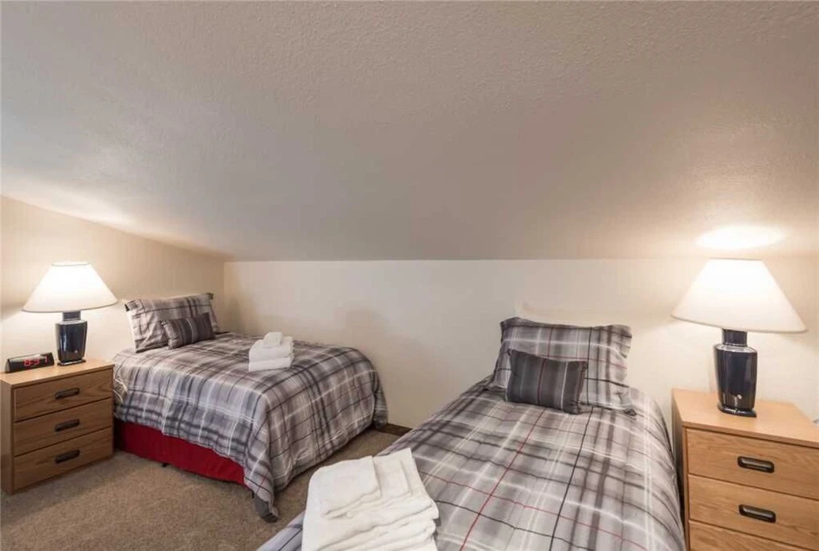 Gray Wolf Lodge - Four Bedroom Cabin with Hot Tub