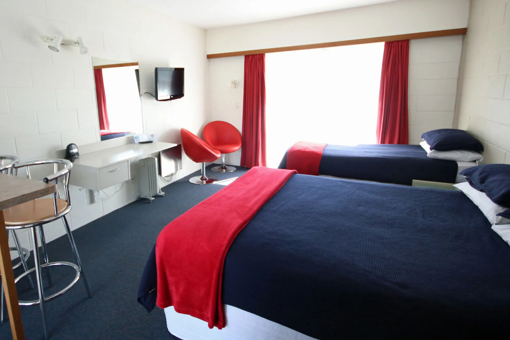 Midway Pacifica Lodge