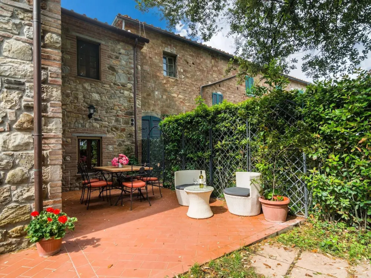 Holiday Home in Town Center with Pool, Garden, Hot Tub