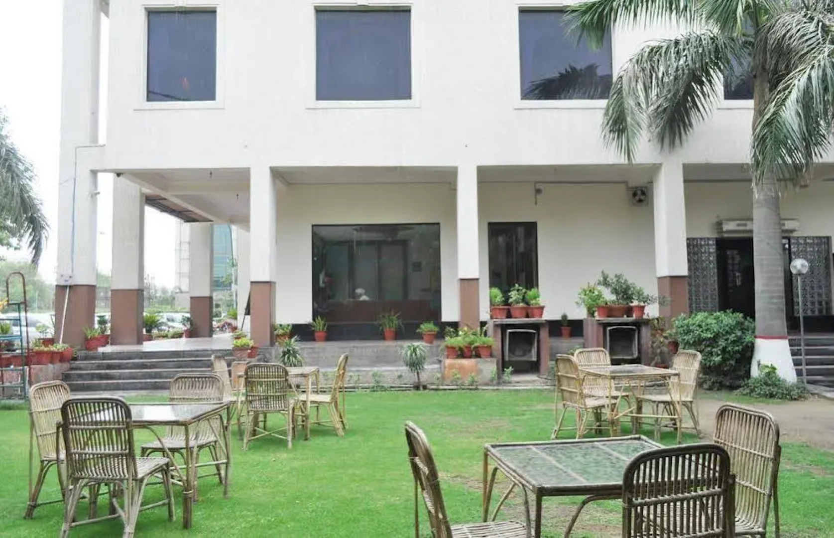 OYO Premium Old Gurgaon