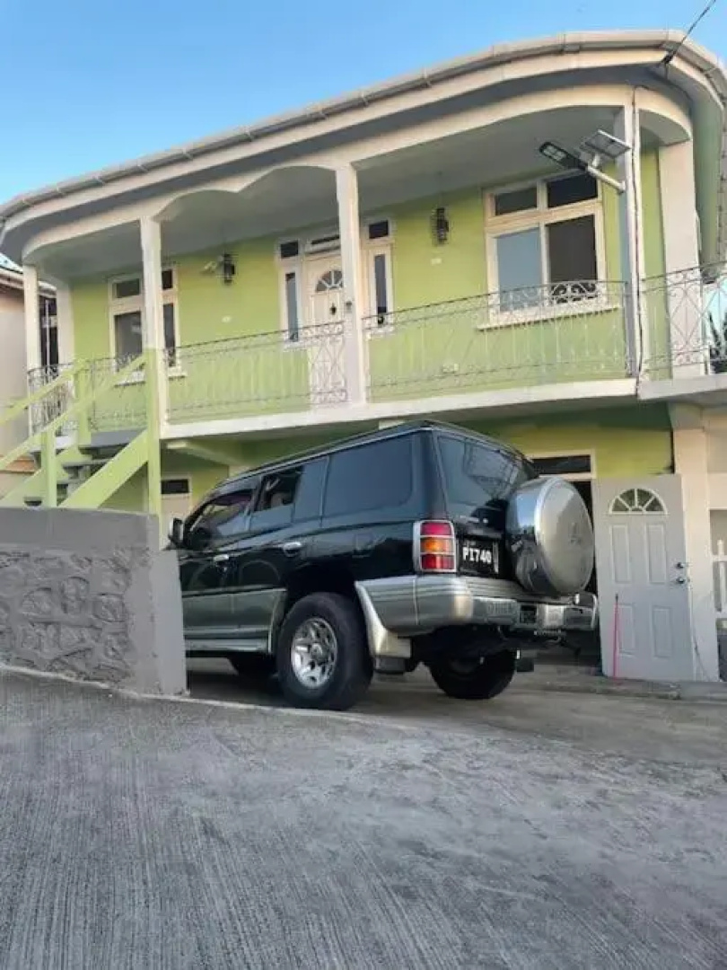 Spacious, Cozy Two Bedroom Apartment Overlooking the Beach