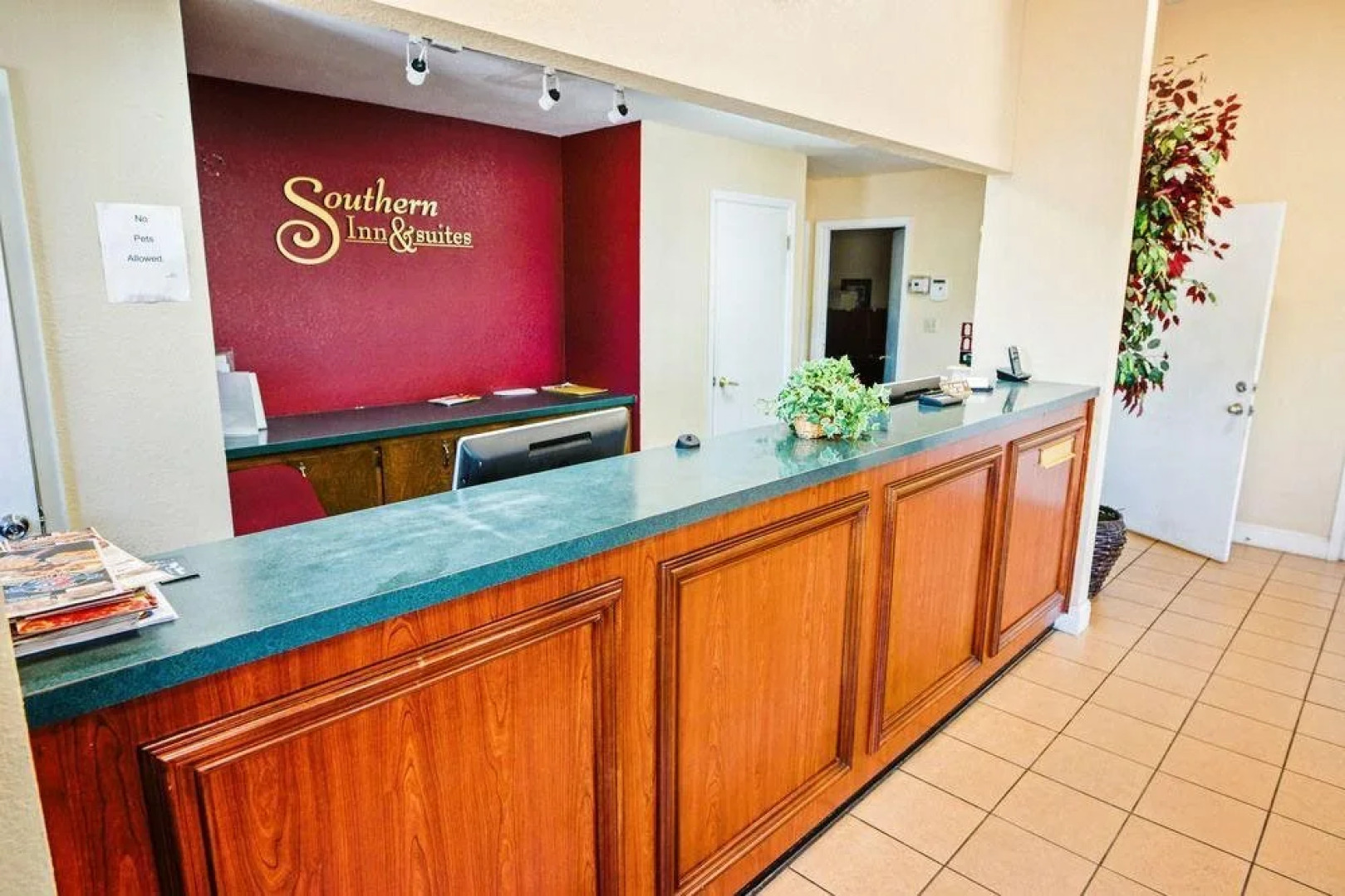 Southern Inn & Suites