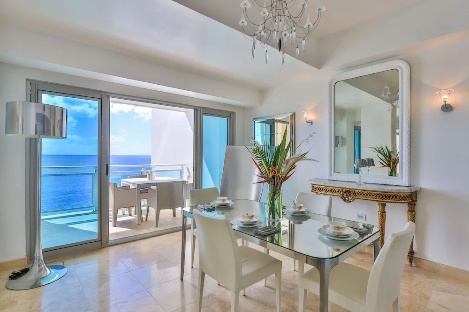 *The CLIFF_ BEACHFRONT and LUXURY MODERN UNIT* C2
