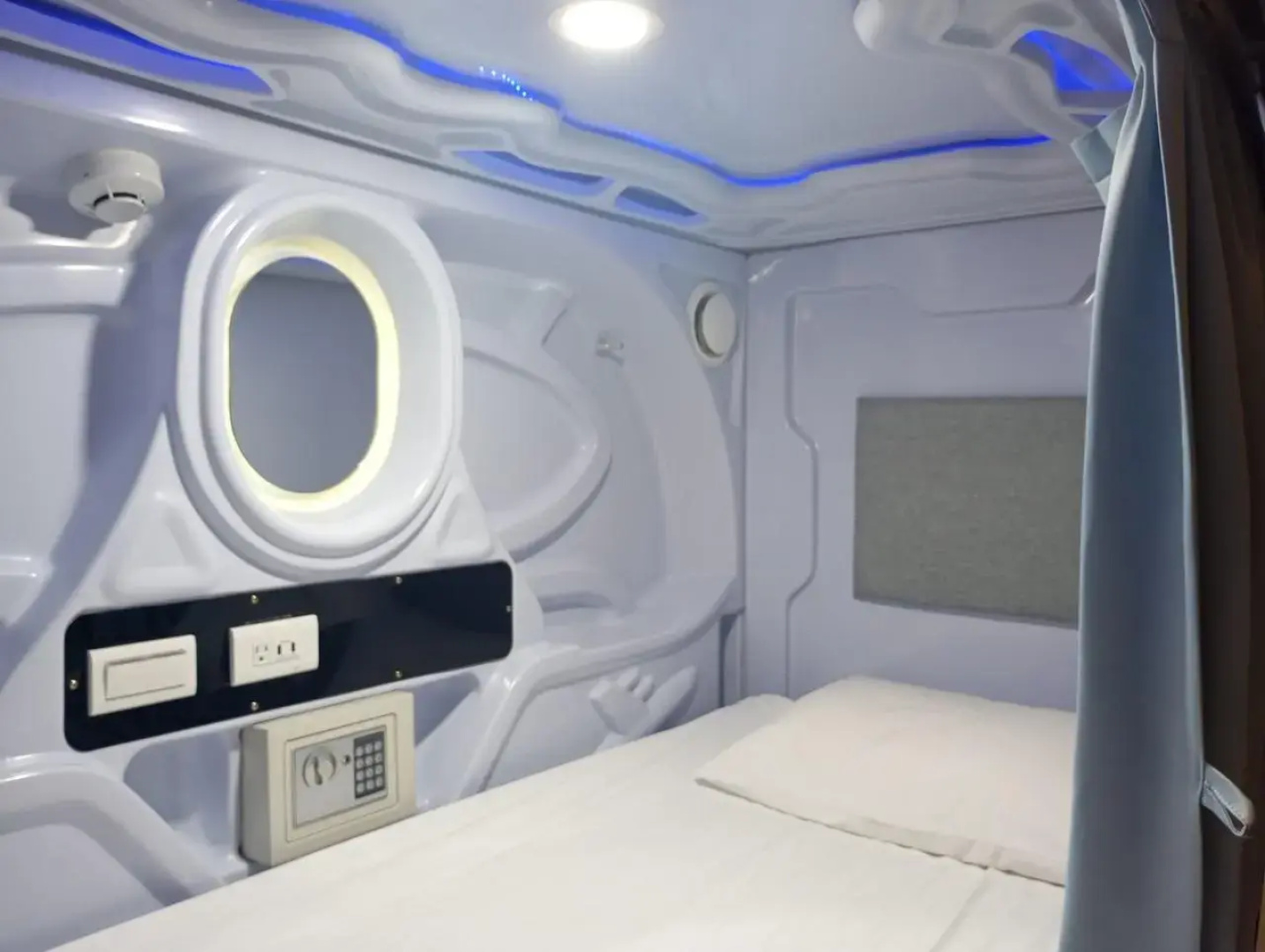 SleepBox Hotel - Ximen