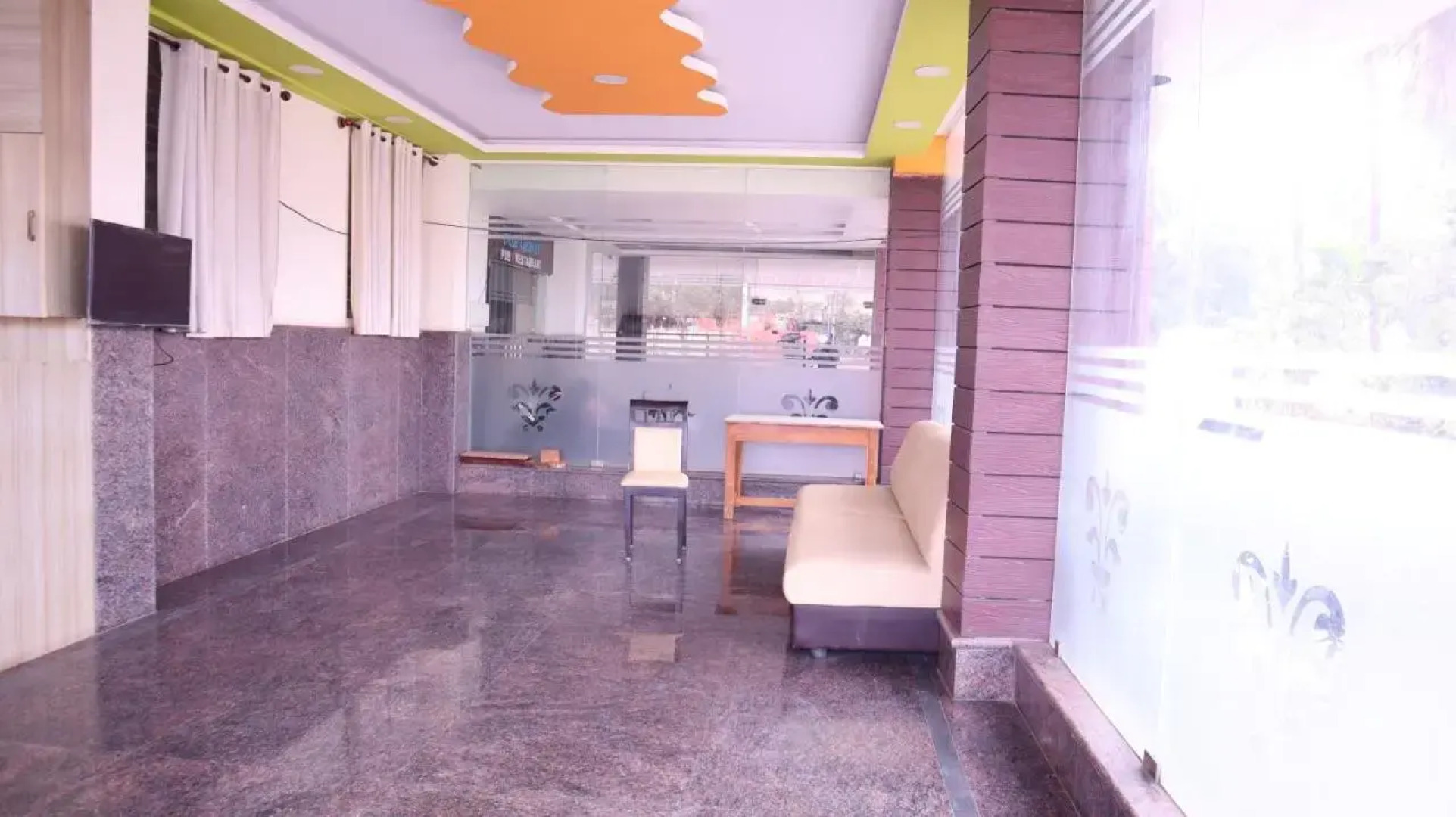 Smile Stay Bee Hive Grand