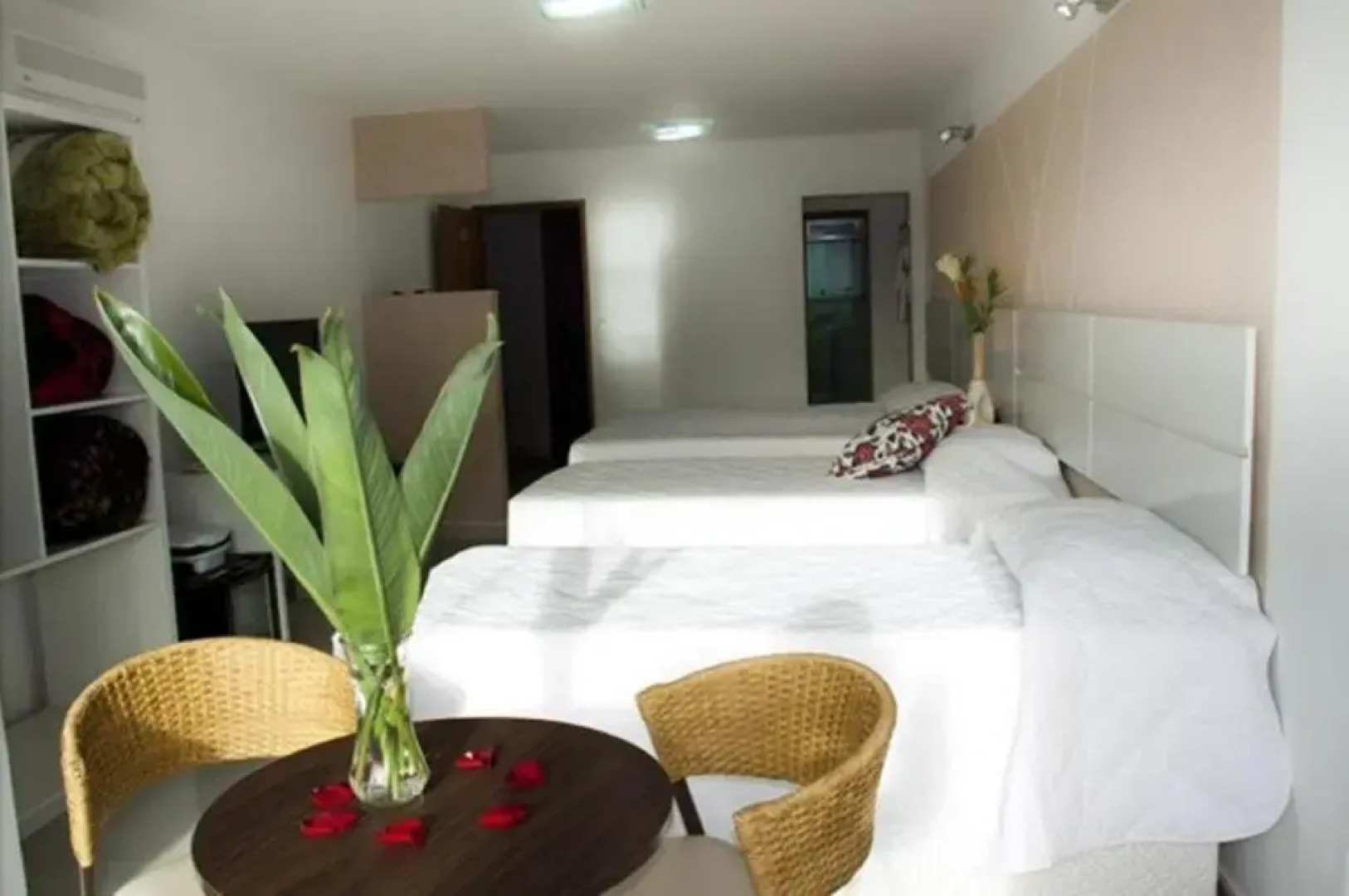 Emirates Hotel & Suítes