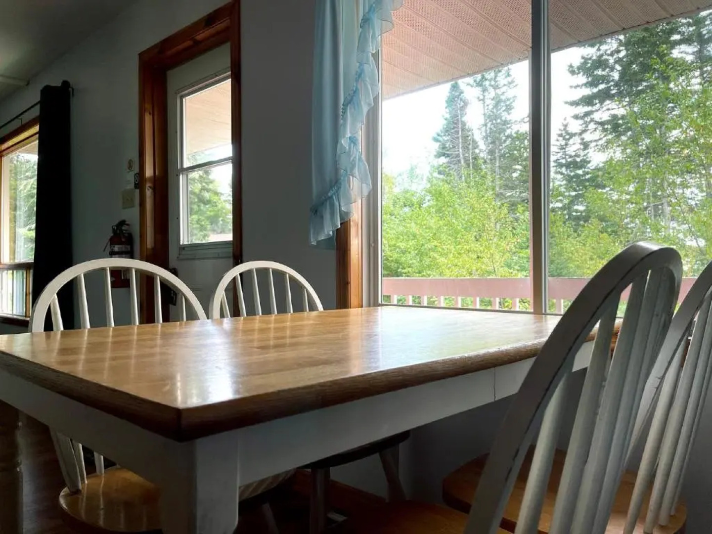 Sea Breeze Cottages & Motel