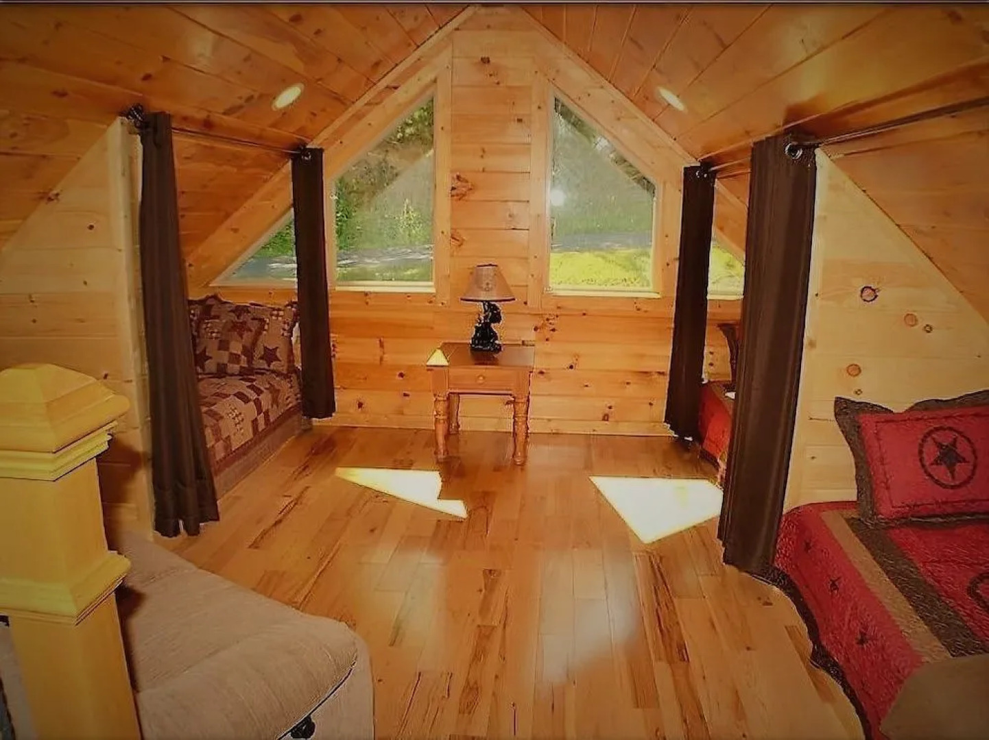 Bearmont Lodge 4 Bedroom Cabin by RedAwning