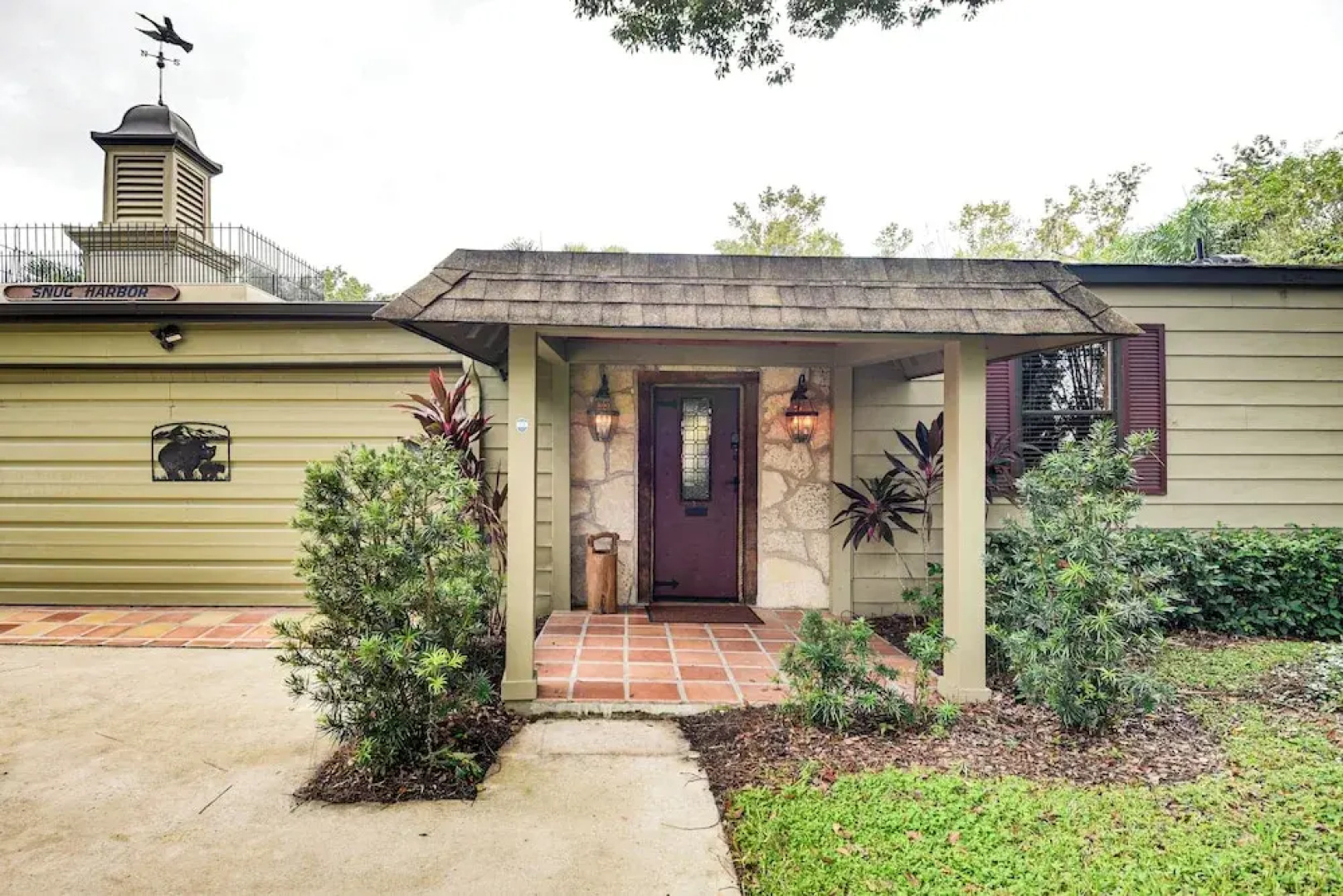 Sandy Shore & Multi-boat Dock! St Johns River Home