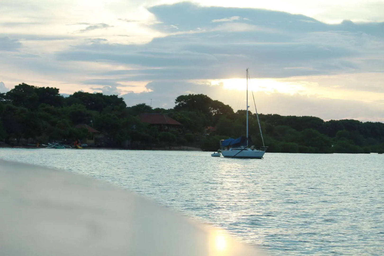 White Sandy Beach Menjangan