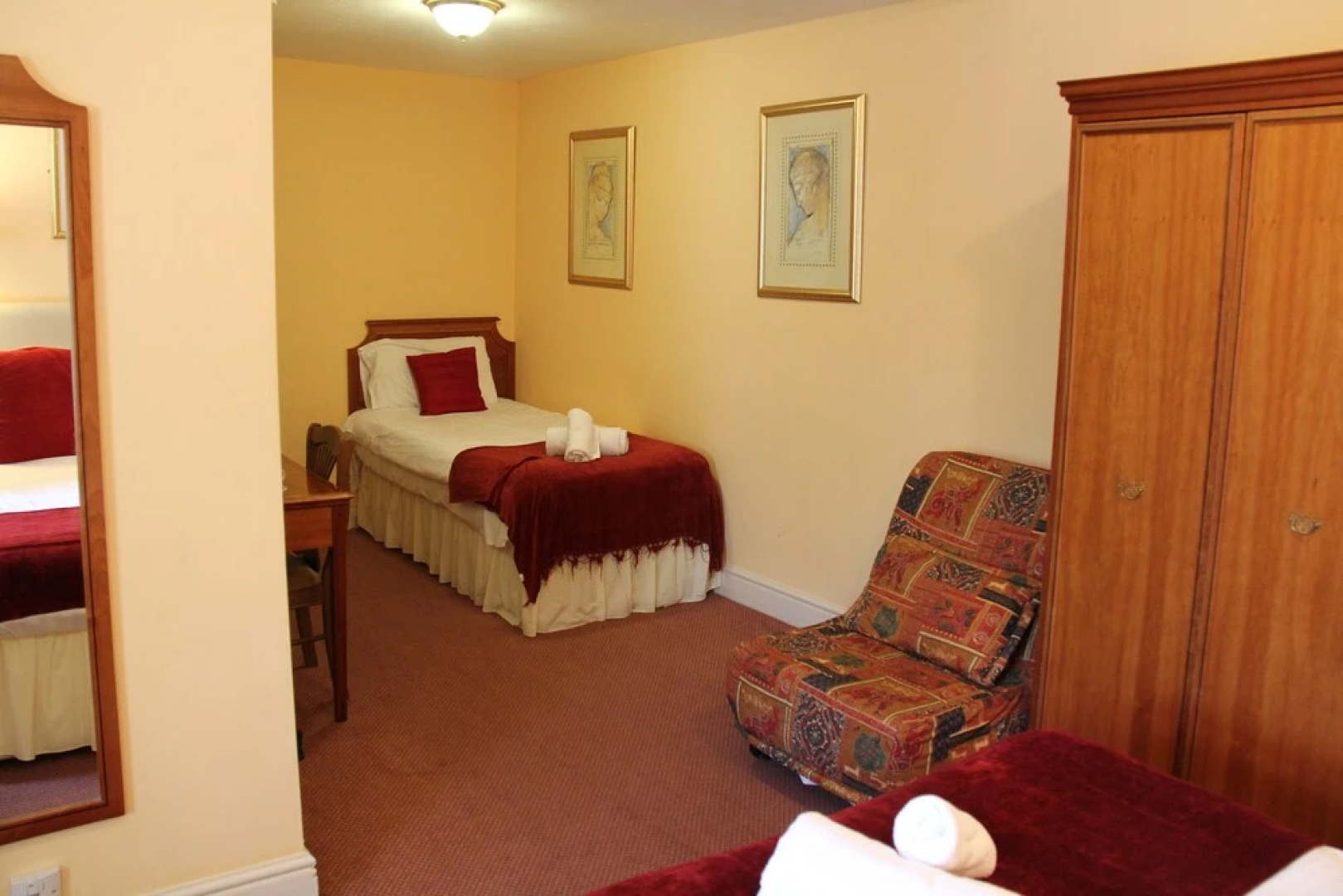 Oriel Hotel