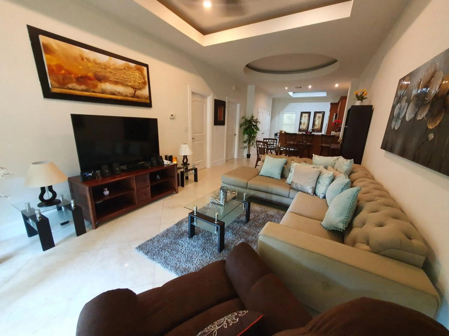 Villa Segovia @ Landmark by the Sea