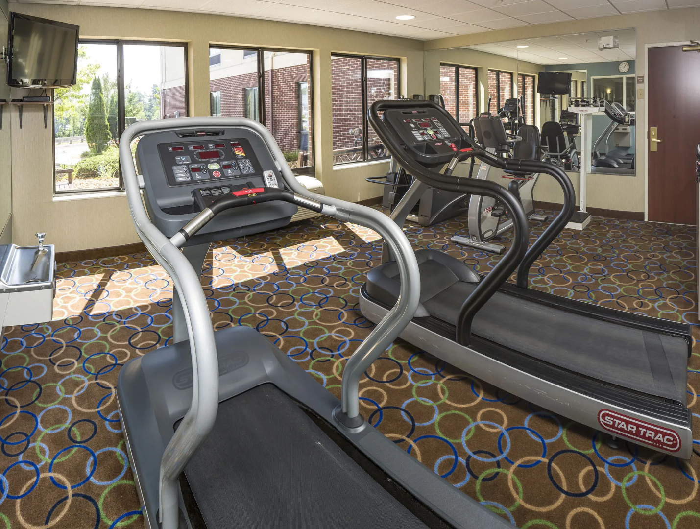 Holiday Inn Express Hotel & Suites Manchester Airport by IHG
