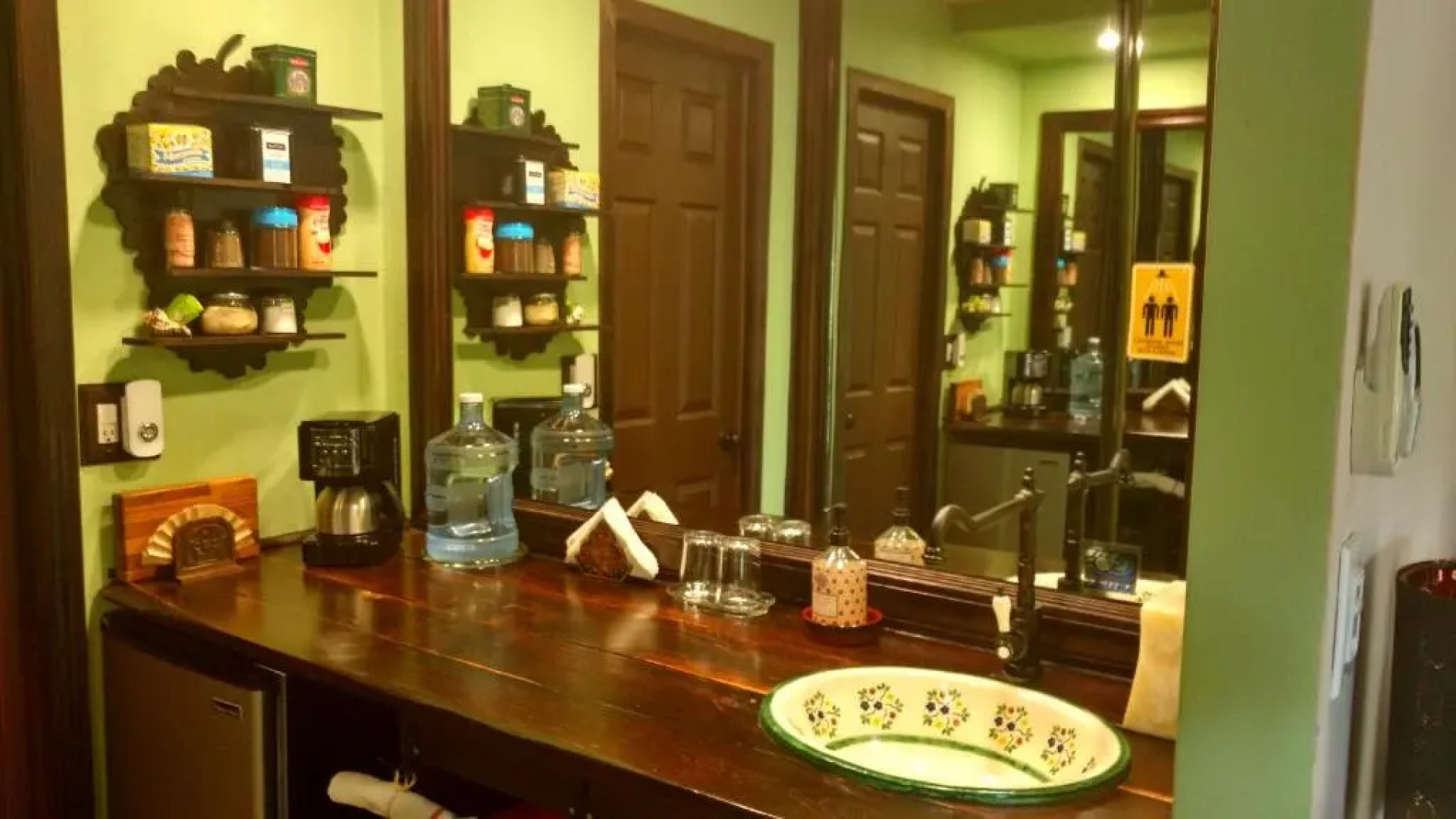 Vinophiliac Bed & Breakfast