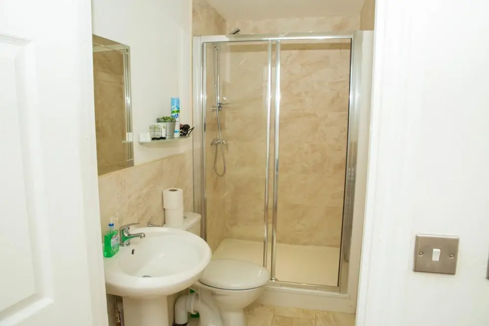 Everest Apartments Aldershot by SAZ Living