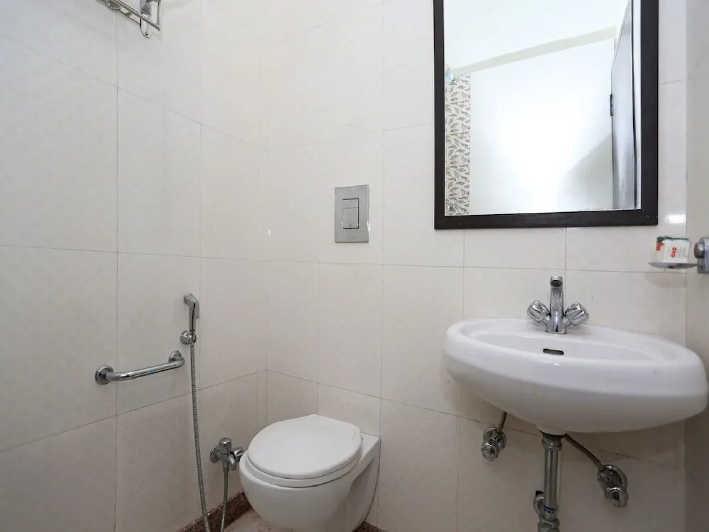 OYO 18352 Home Elegant 2BHK Mall De Goa