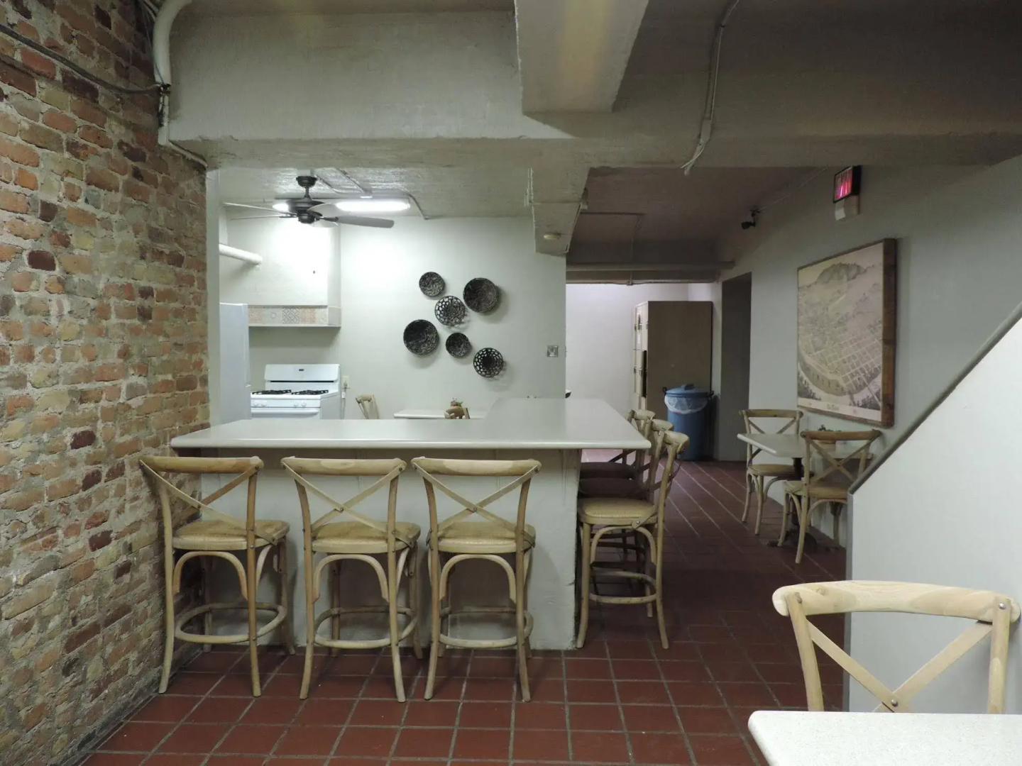 Gardner Hotel & Hostel