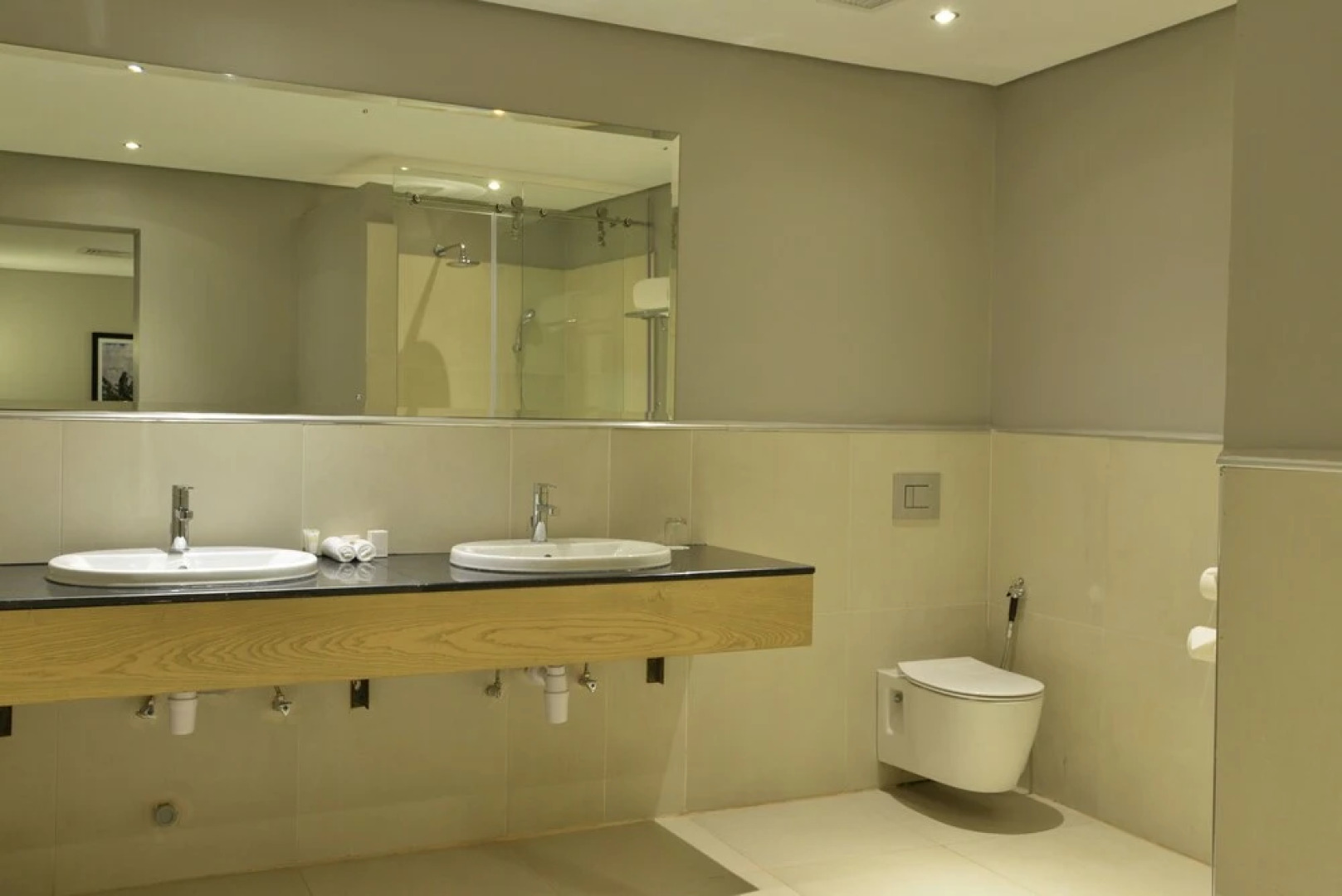 Mantis EPIC Hotel & Suites