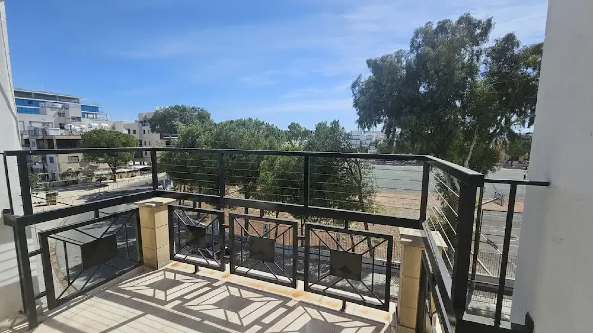39 EGM - Stay Uptown Apartment