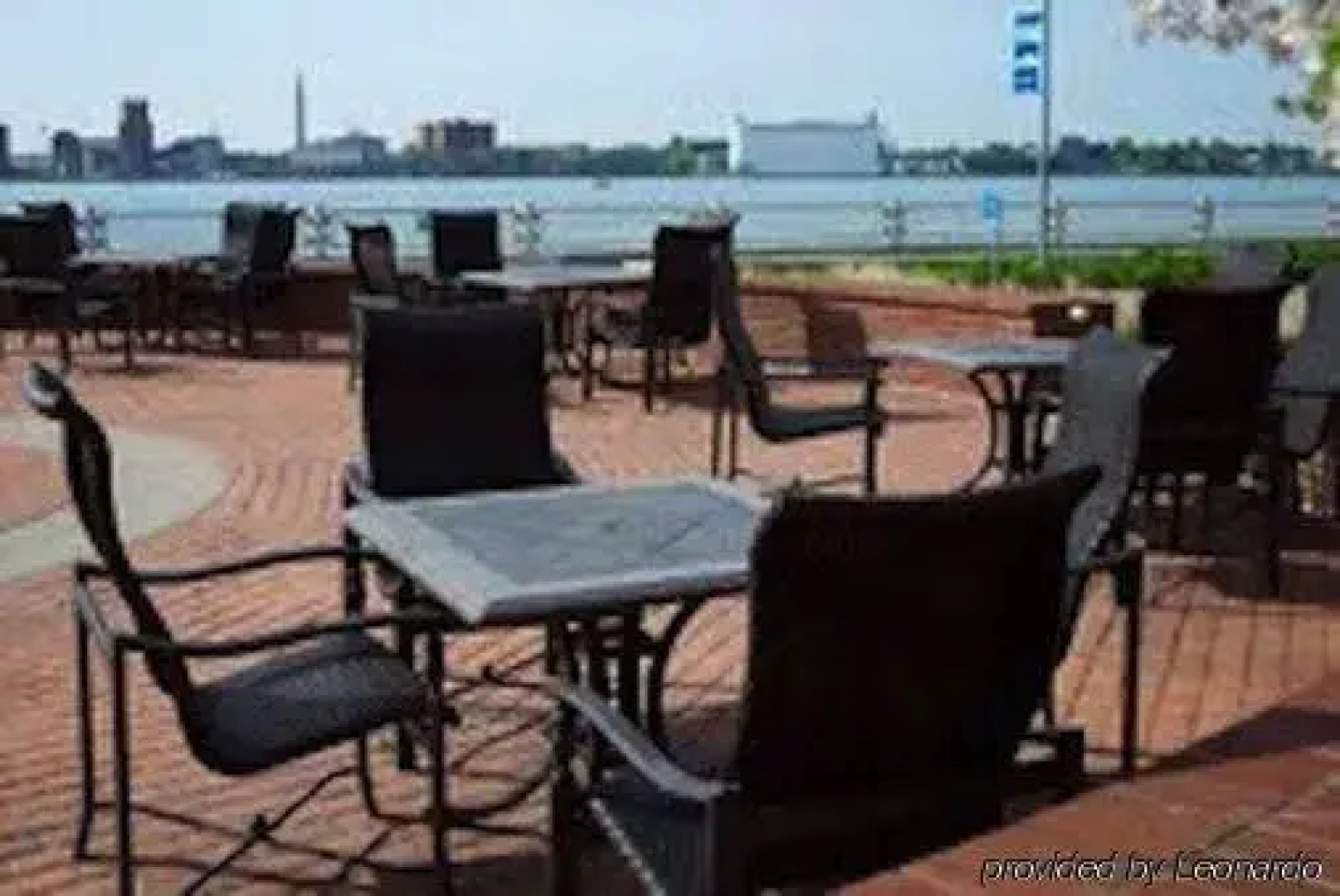 Roberts Riverwalk Hotel Detroit
