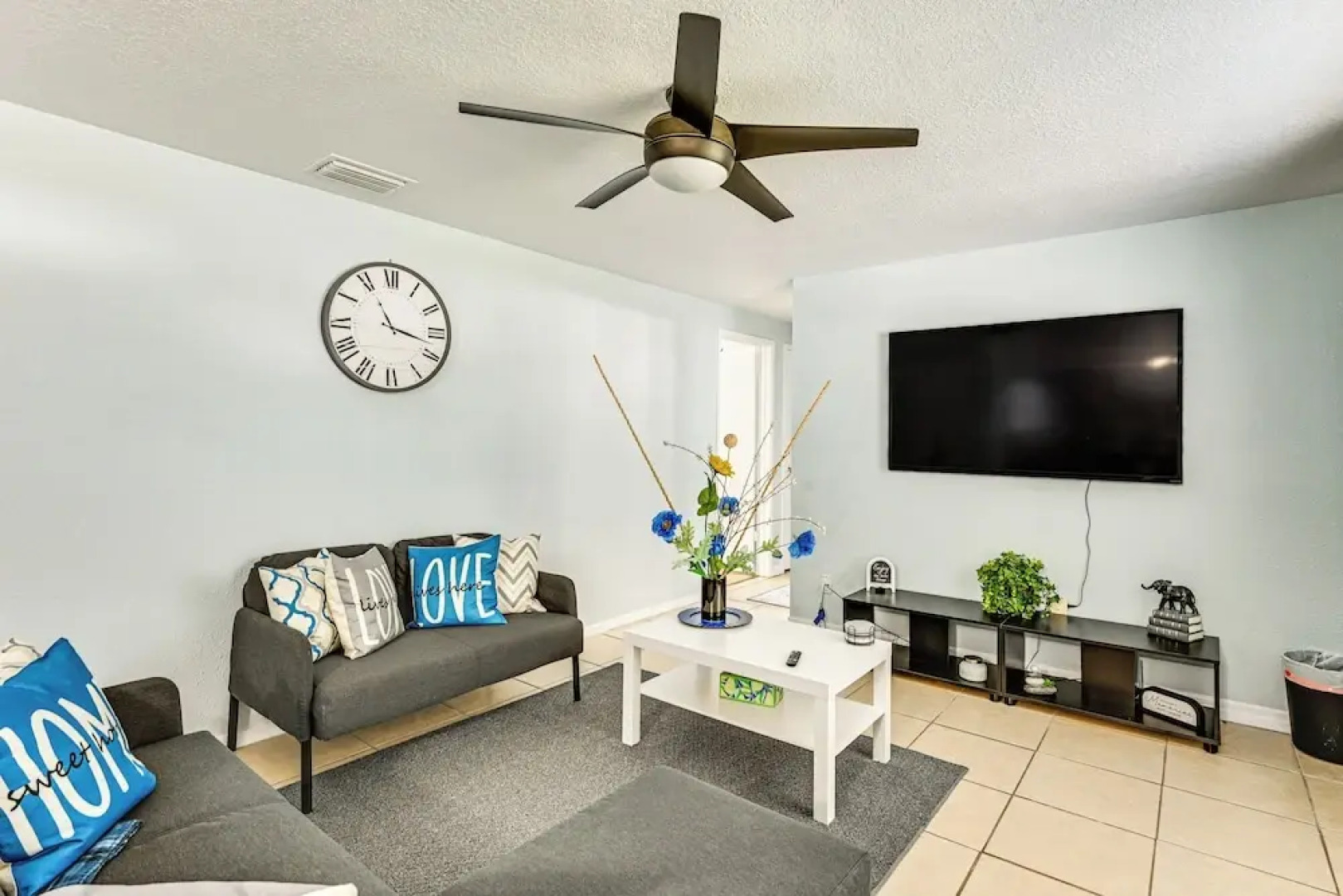 7 Mi to Busch Gardens: Tampa Gem w/ Yard!