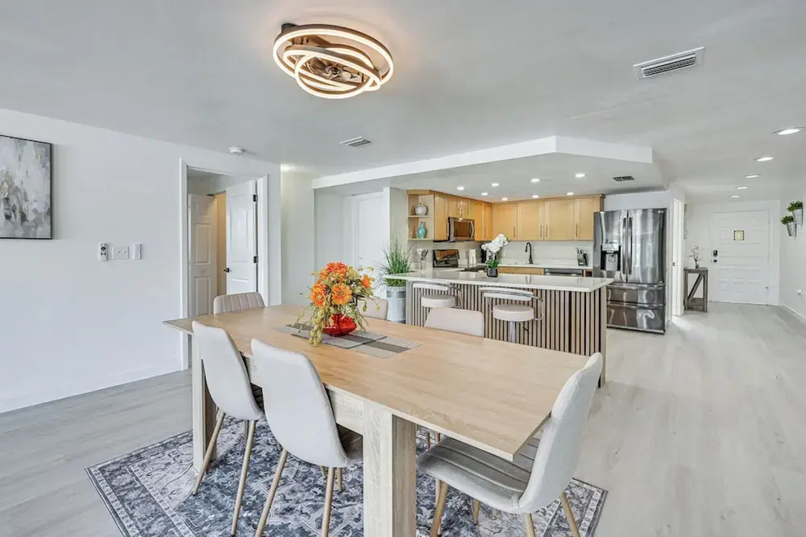 Sunset Views & Hot Tub: Lakefront Holiday Retreat!