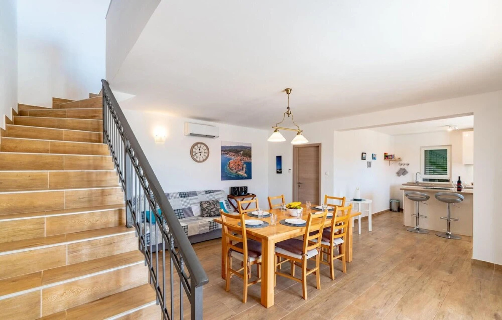 Stunning Home in Nova With Wifi and 3 Bedrooms