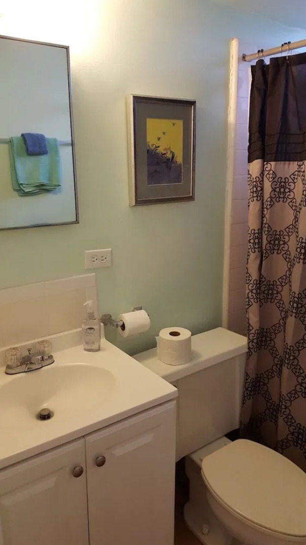 Renovated one bedroom 2 min to the beach