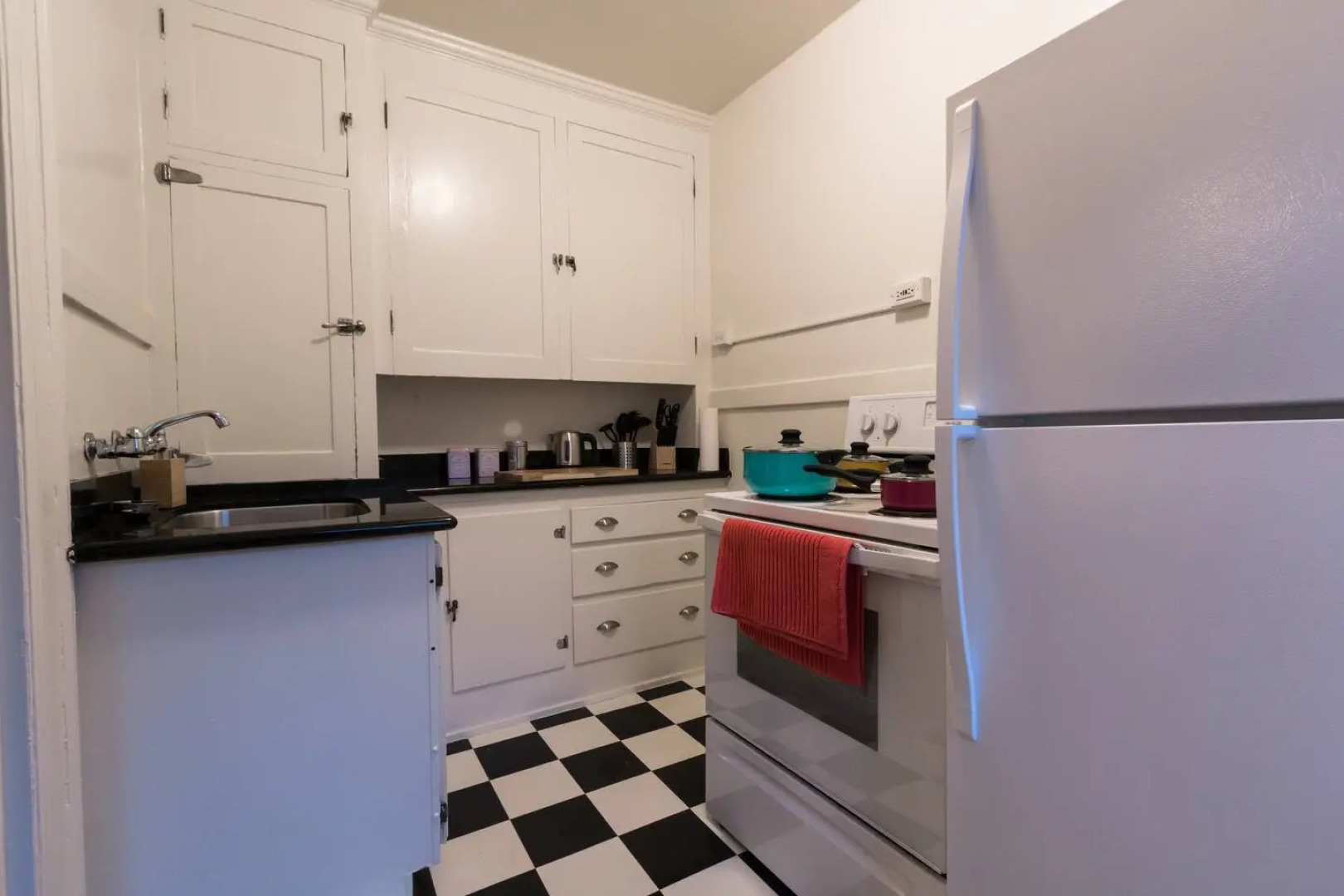 Downtown Historic Condo With Long Term Stay Discounts!