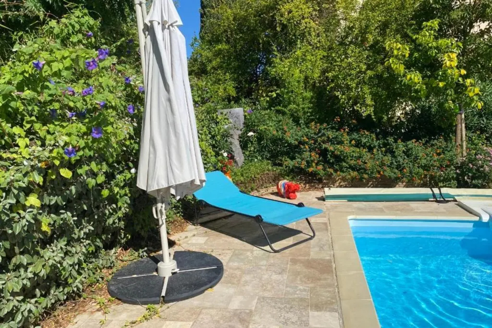 Elegant House with Terrace Garden And Pool