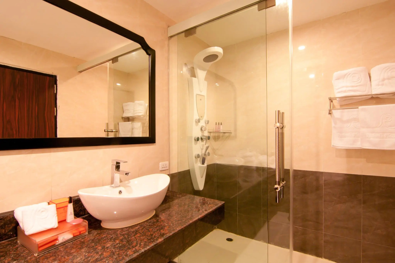 Rashmis Plaza Hotel Vientiane