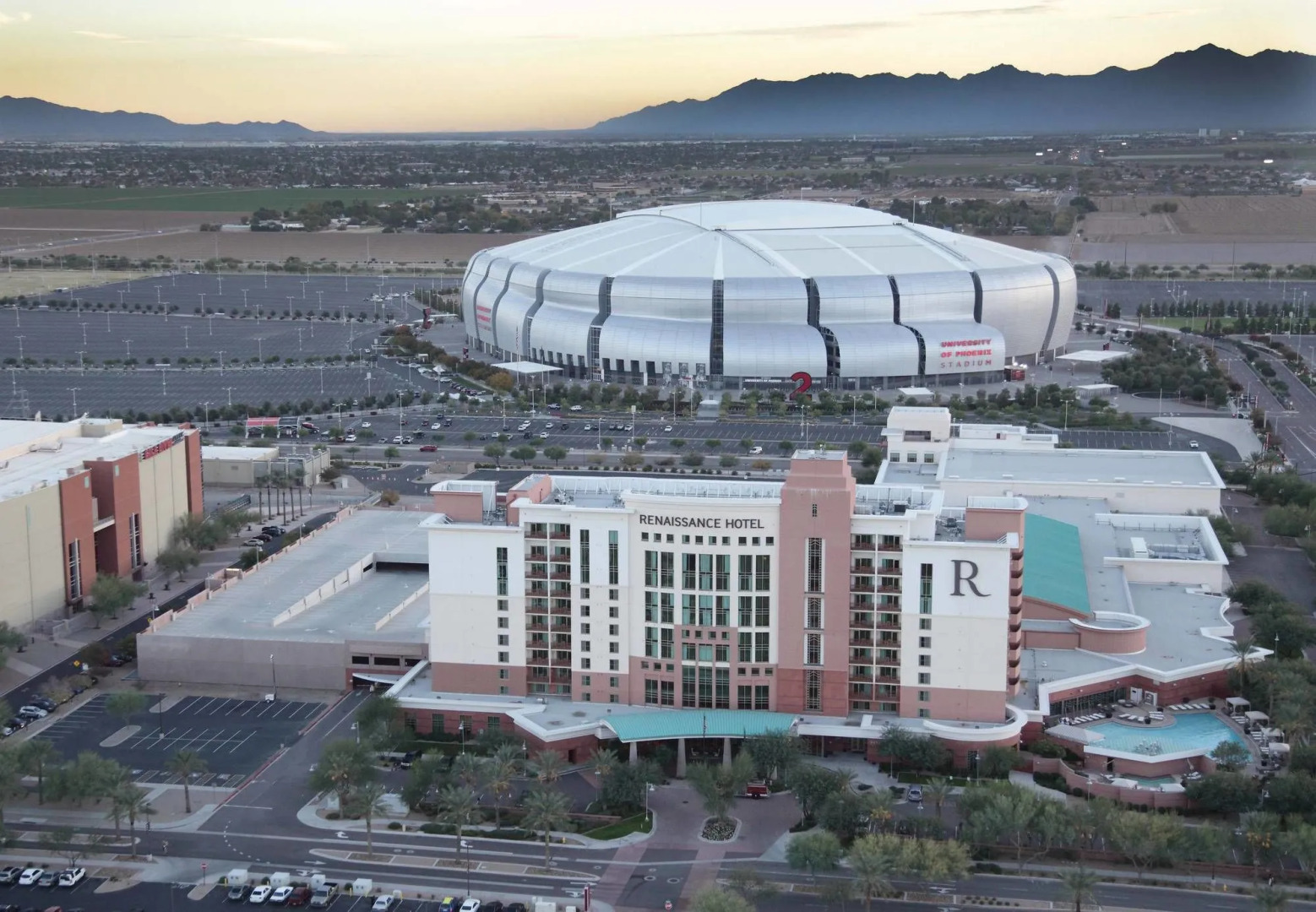 Renaissance® Phoenix Glendale Hotel & Conference Center