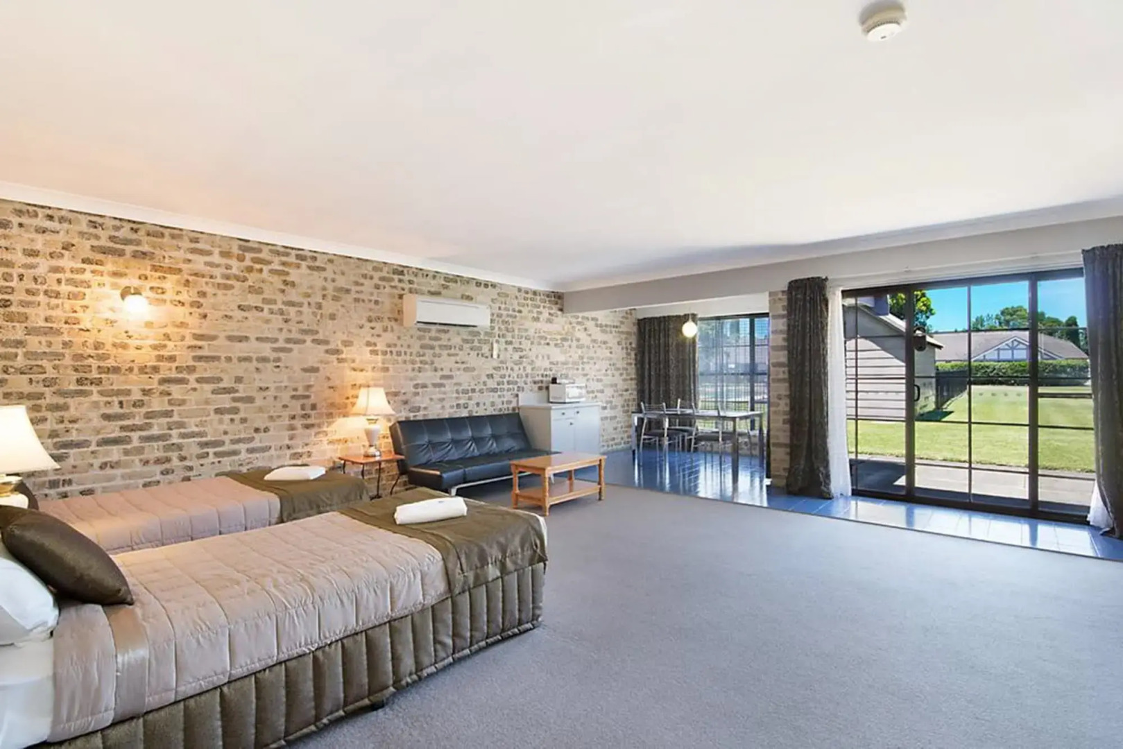 Airport Motel Sir Francis Drake