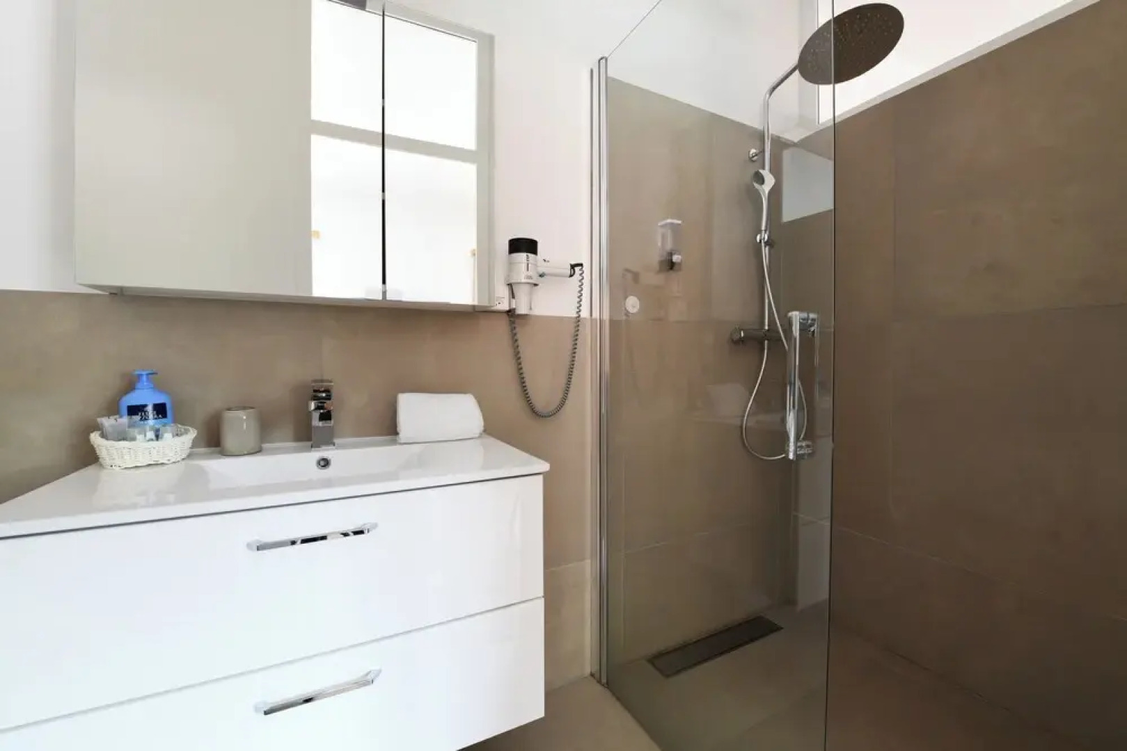 Bed & Breakfast 7rooms Losone