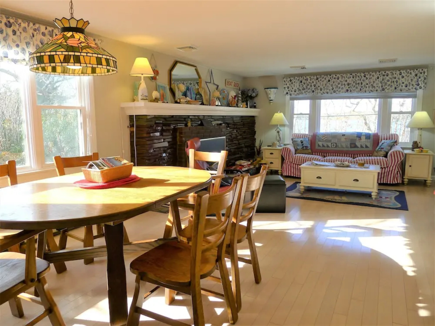 563 Pleasant Lake - 4 Bedroom House